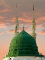 القبة الخضراء تعانق غيوم السماء