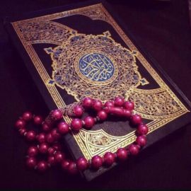 مصحف القرآن وسبحة